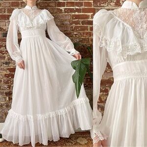 Elegant White Lace Vintage Maxi Dress